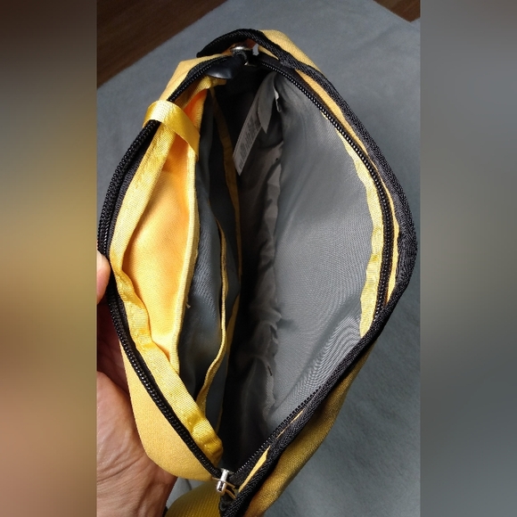The NORTH FACE Yellow Script Waterproof Fanny Pack Crossbody waist purse… - Picture 11 of 13